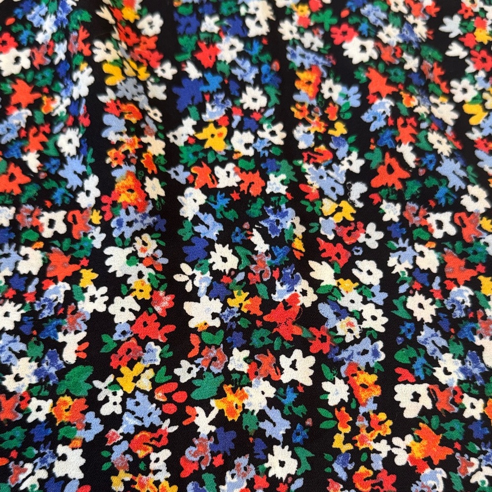 GAP Multicolor Floral Blouse women’s size medium black blue white green v neck - Picture 9 of 10